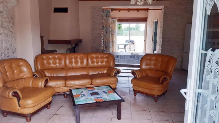 Gites Le Clos De Lamie Avec 2 Piscines Privees Fossemagne Exterior foto
